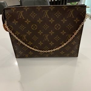 Louis Vuitton toiletry pouch 26’